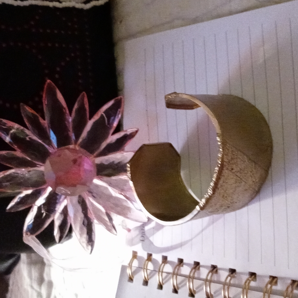 Woman's Cuff - Picture 2 of 2
